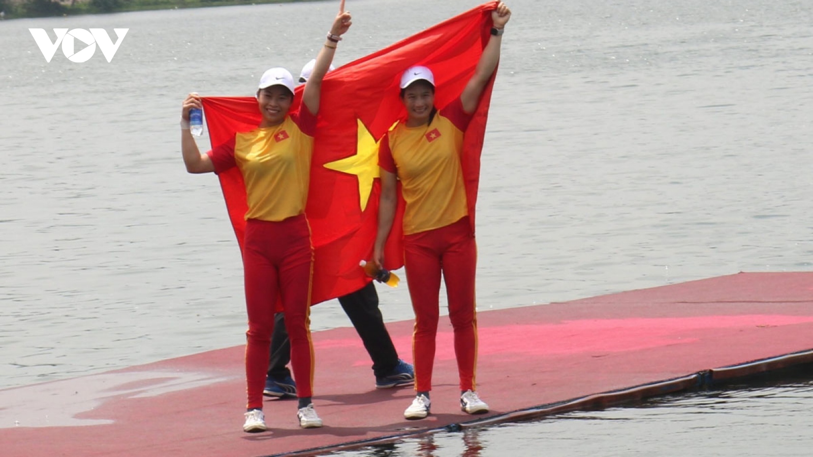 SEA Games update: More gold for Vietnam in canoeing event on morning of May 18